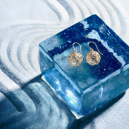 K18 Ball Motif Earrings(Yellow Gold / White Gold Combination)＿ボールモチーフ透かしデザインピアス