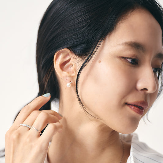 K18WG Akoya Pearl & Diamond Stud Earrings(6.5mm, 0.02ct×2)＿K18WG 花珠アコヤ真珠 ダイヤモンドピアス